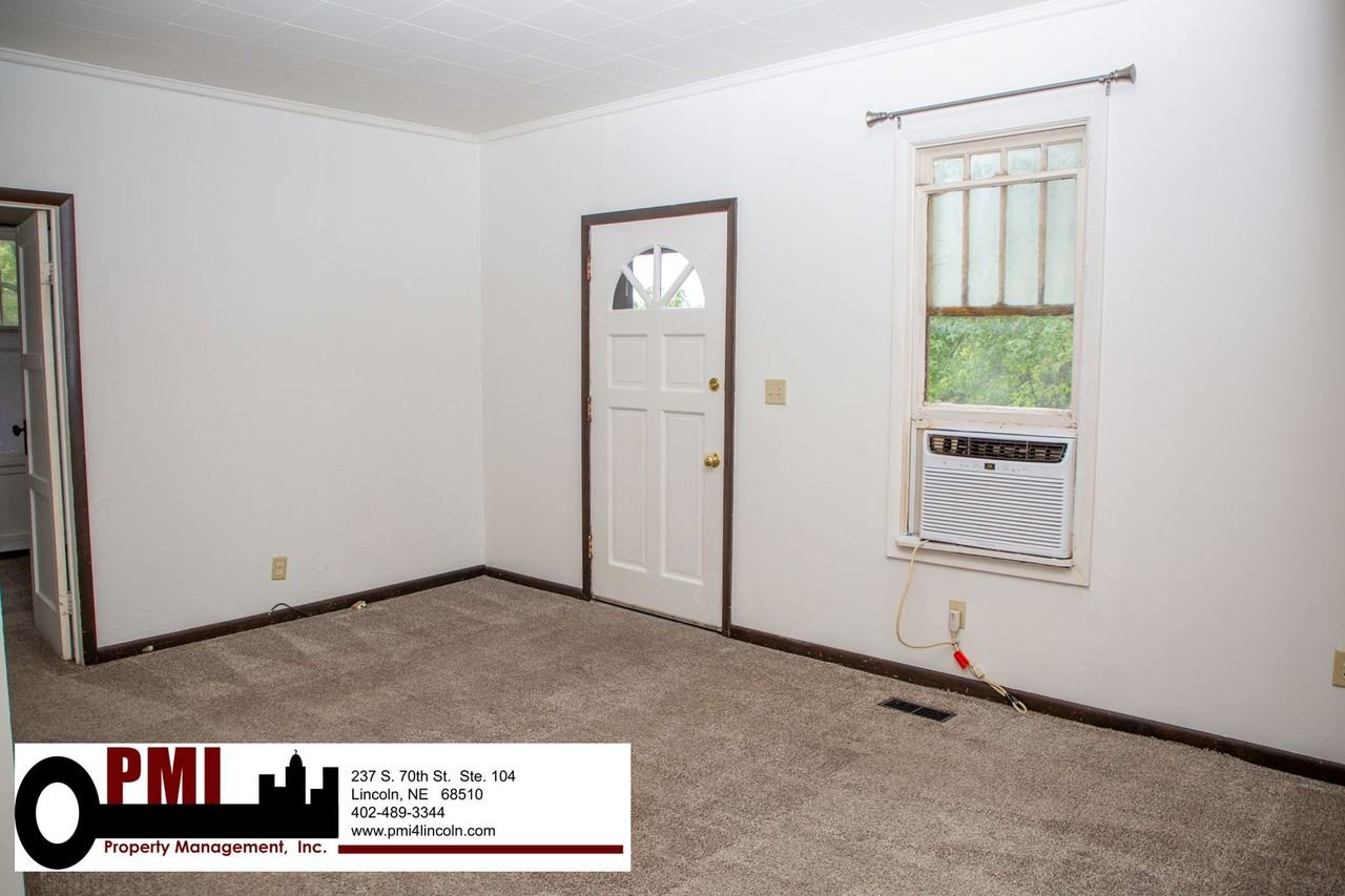 5501 J St - Photo 7 of 26