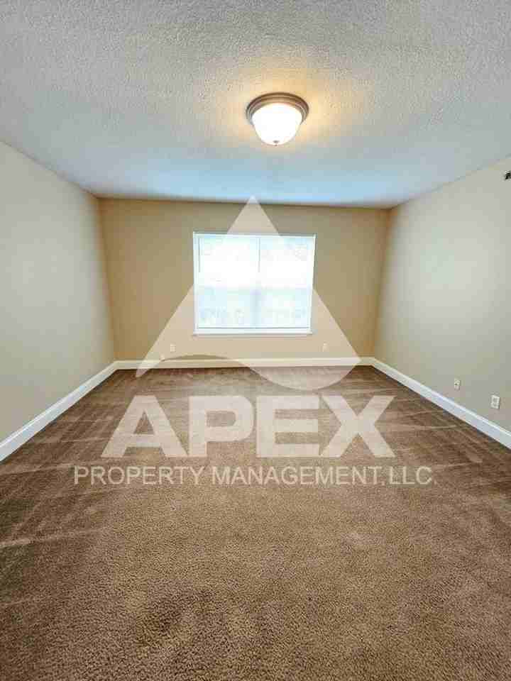1307 Avalon Dr - Photo 3 of 15