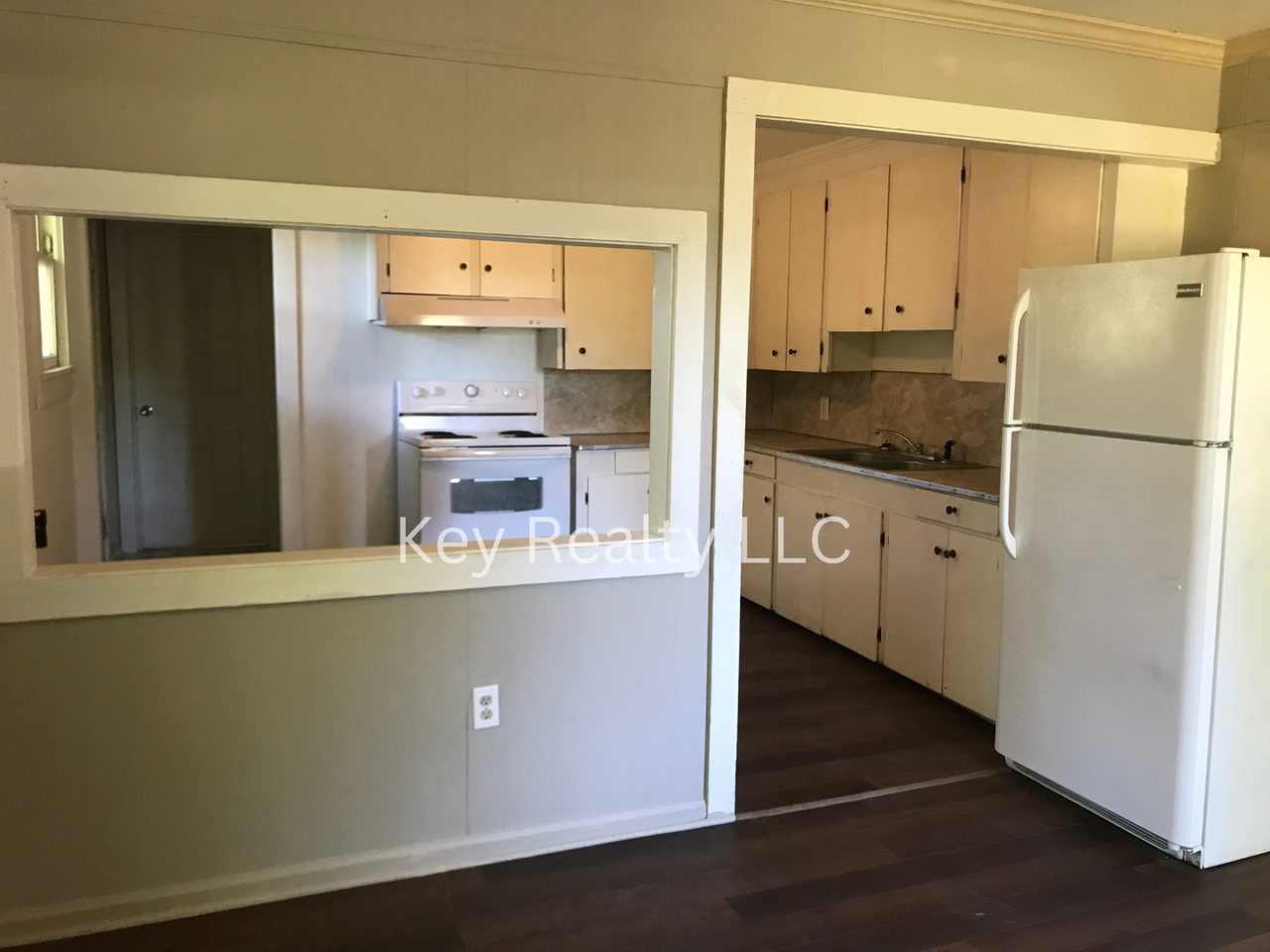 210 Ball St - Photo 5 of 12