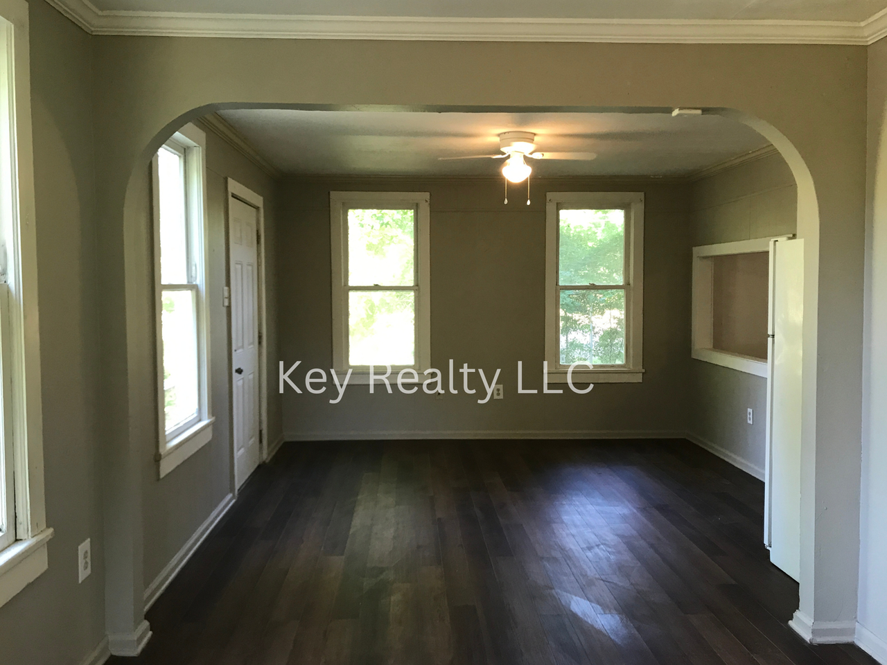 210 Ball St - Photo 2 of 12