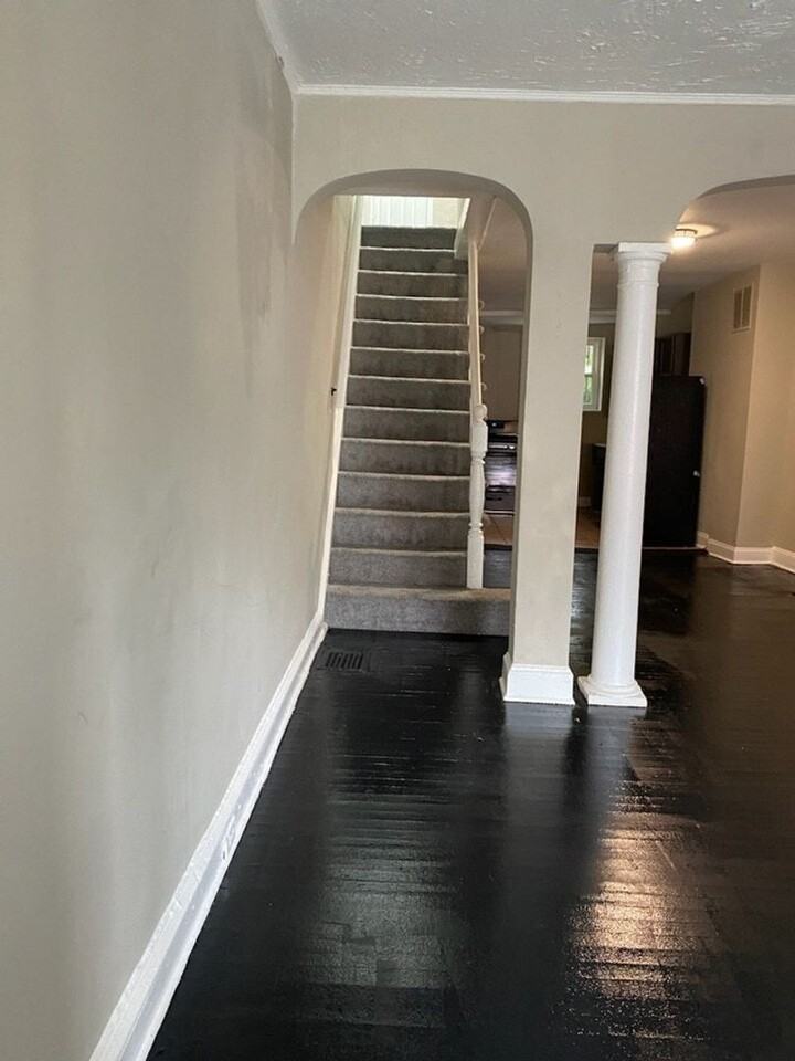 2425 Druid Hill Ave - Photo 2 of 14
