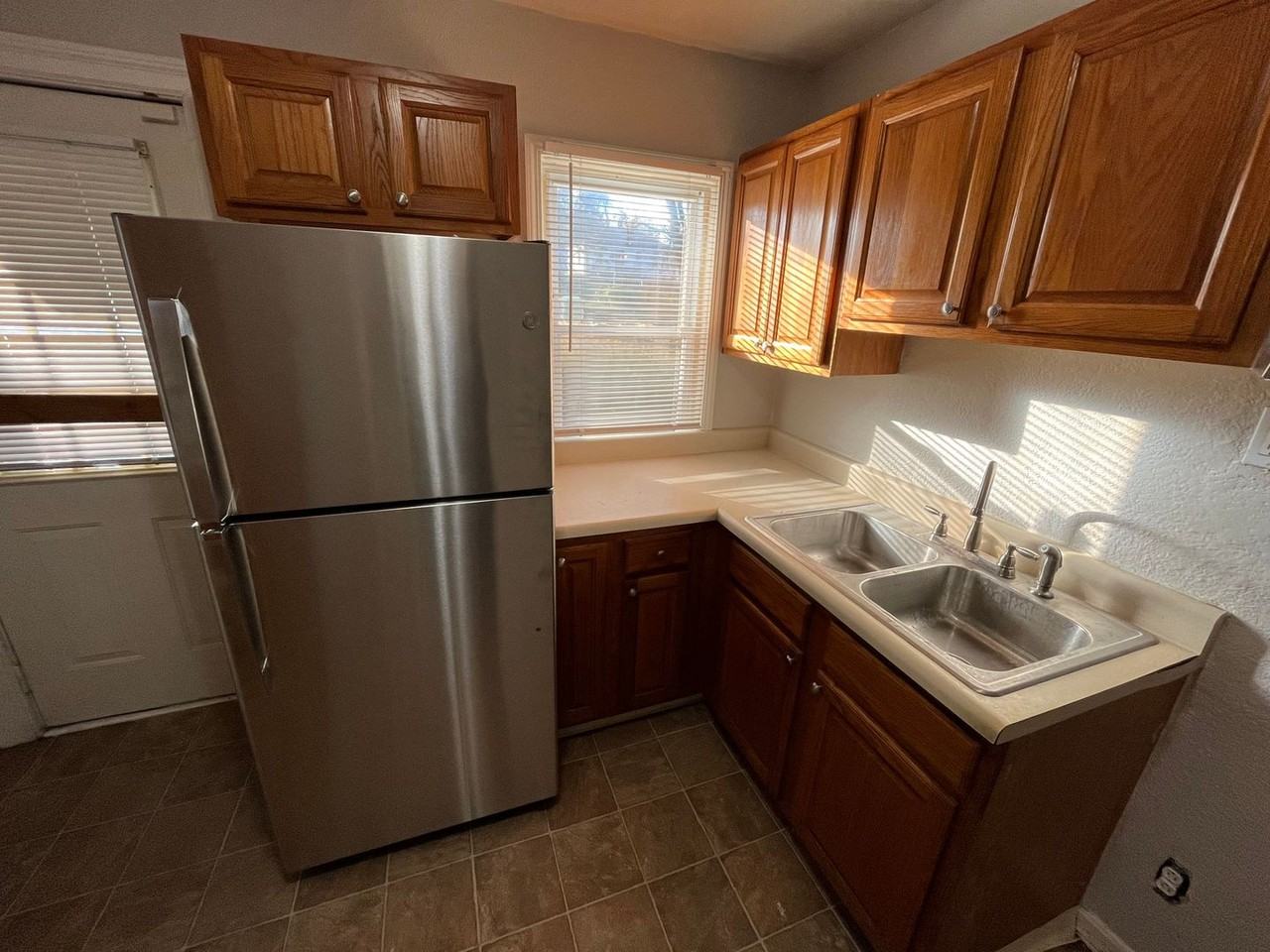 325 S Dade Ave - Photo 2 of 13