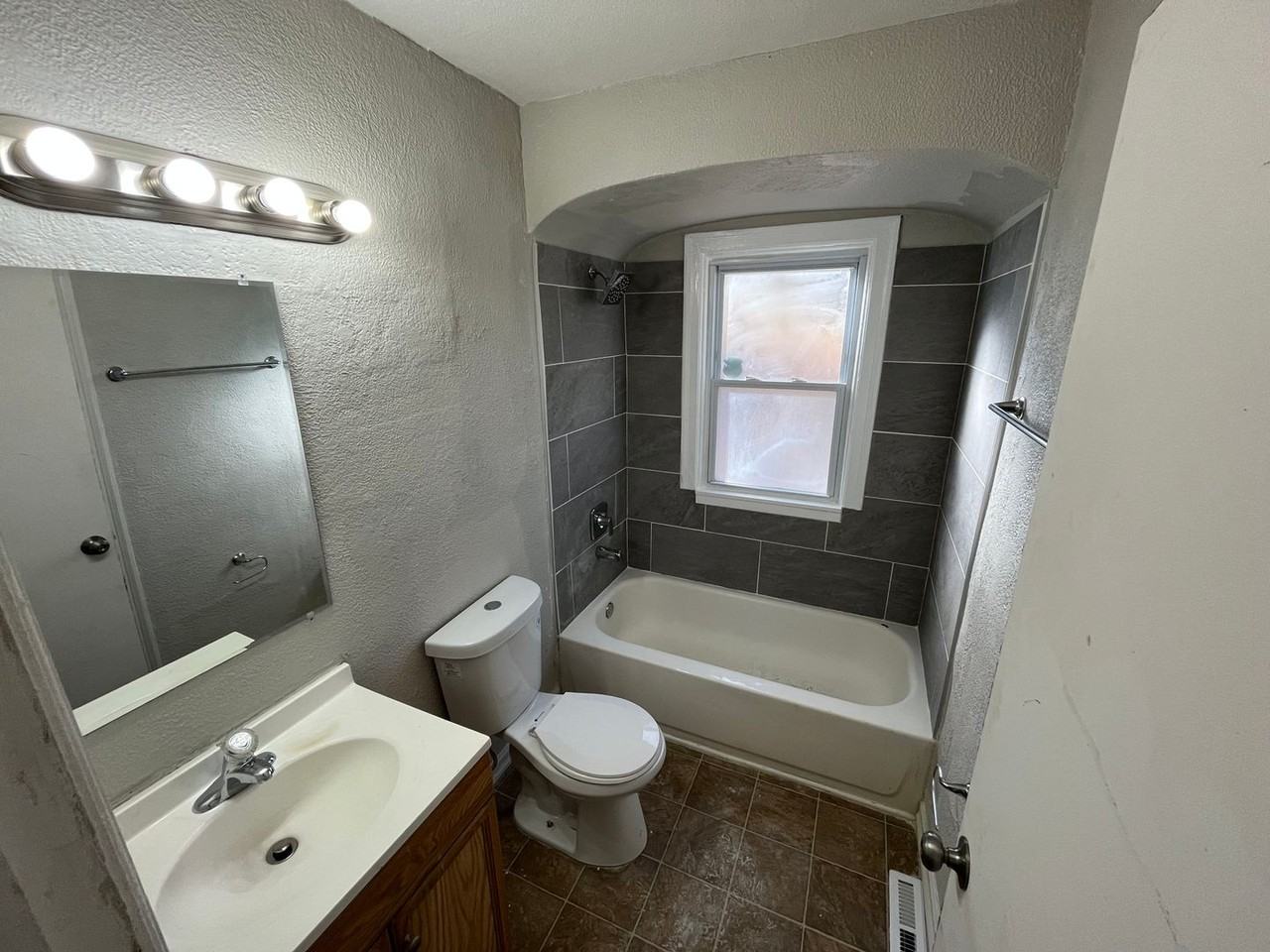 325 S Dade Ave - Photo 4 of 13