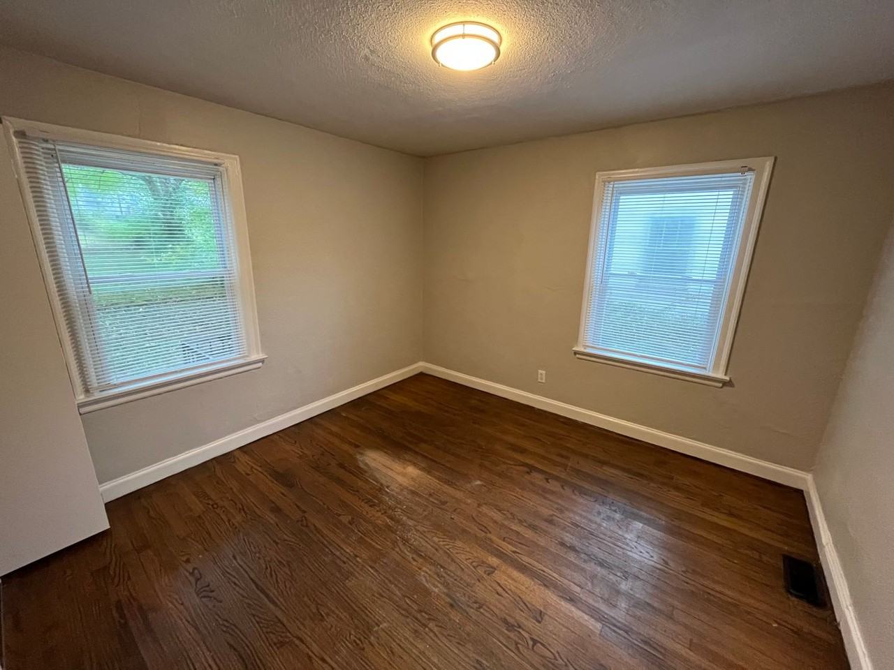 325 S Dade Ave - Photo 5 of 13