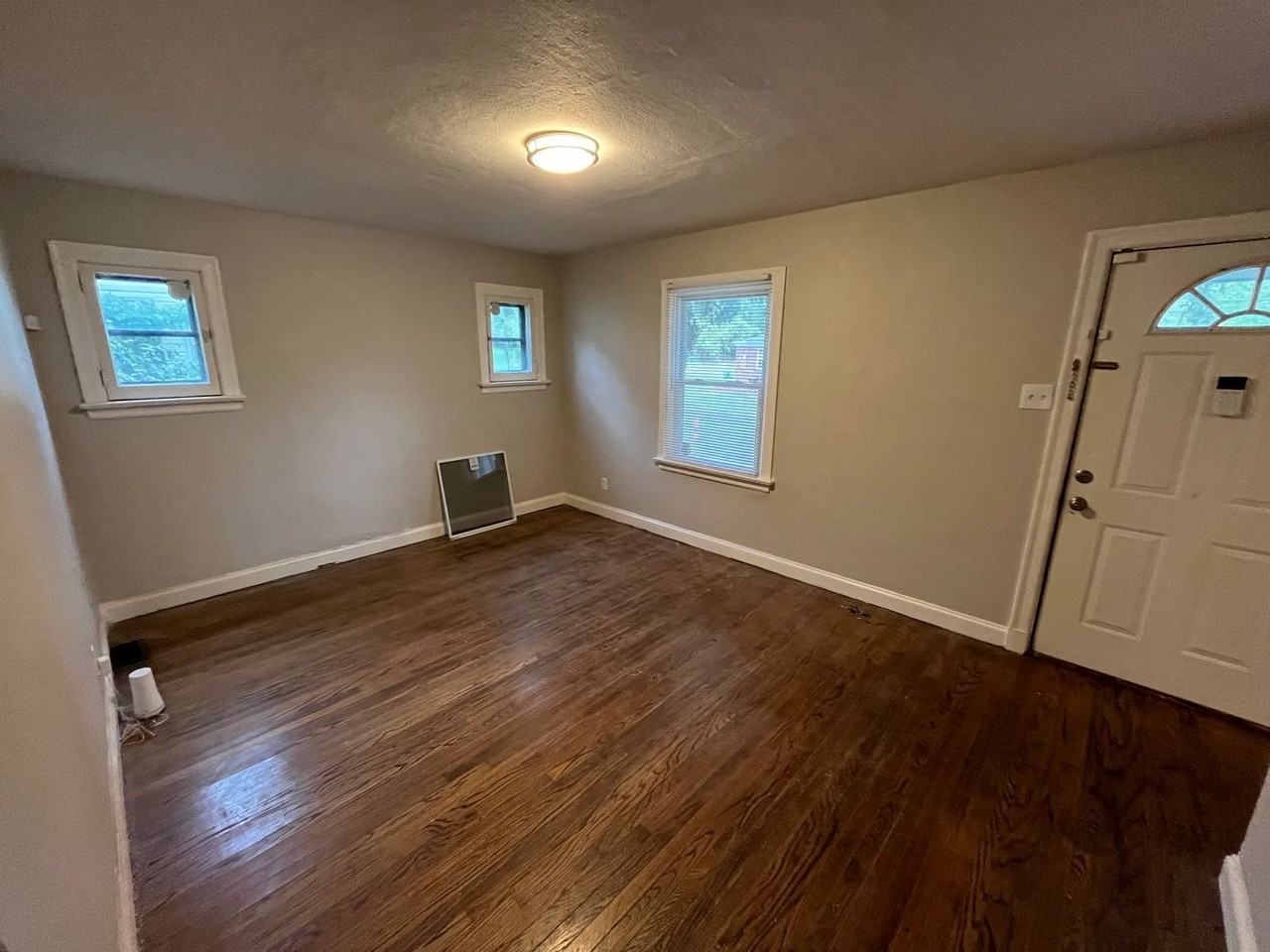 325 S Dade Ave - Photo 7 of 13