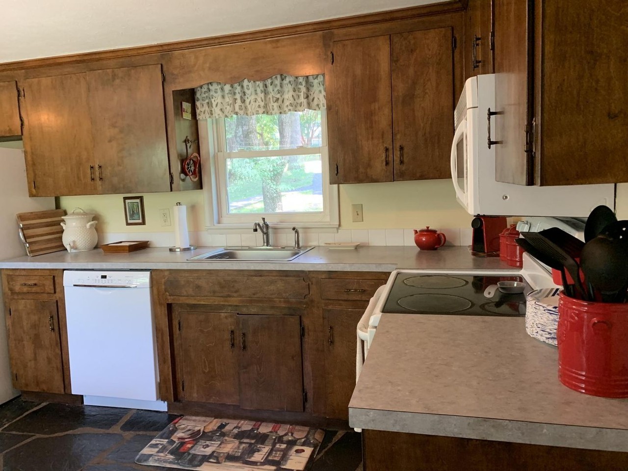 1692 Timberlake Dr - Photo 6 of 8
