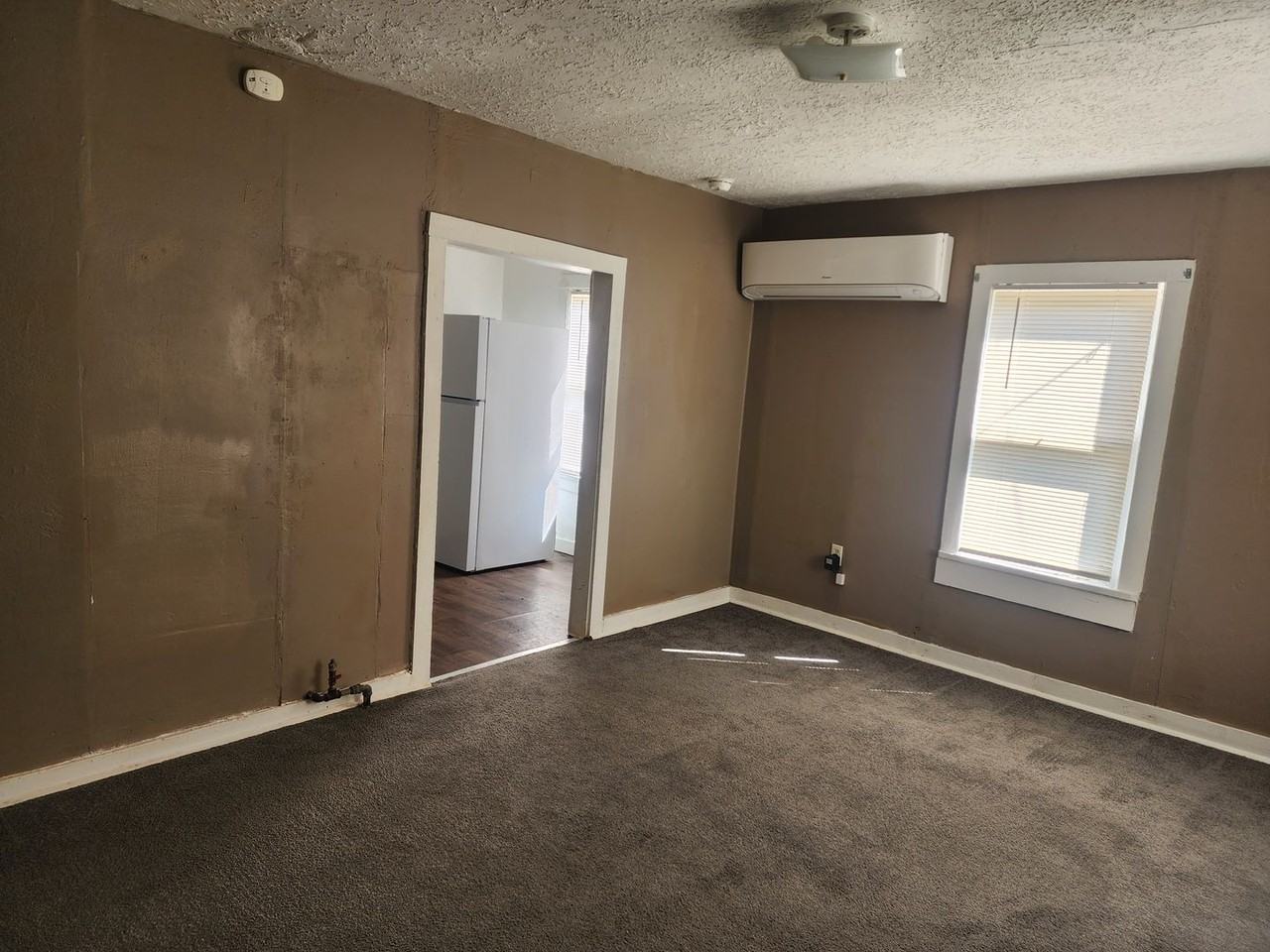 416 W 6th St - Photo 2 of 16