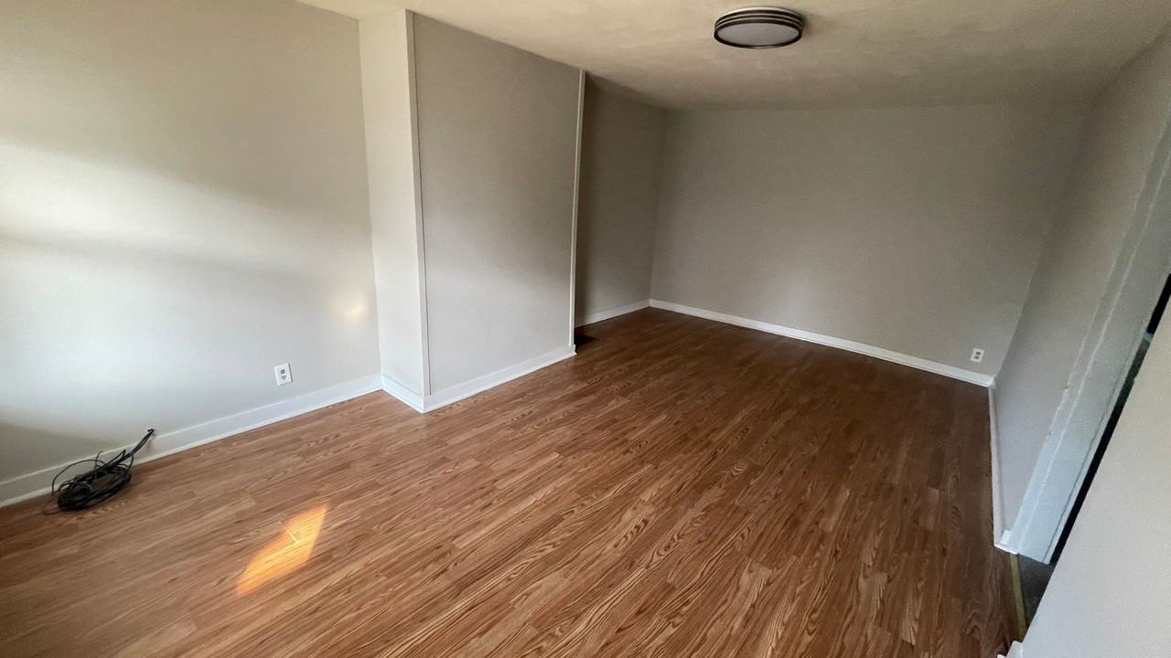 32 W North St - Photo 2 of 12