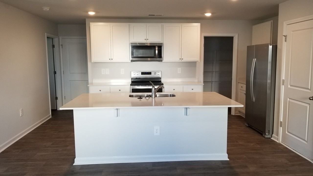 112 Windcrest Dr - Photo 2 of 17