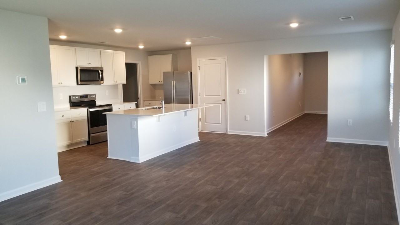 112 Windcrest Dr - Photo 3 of 17