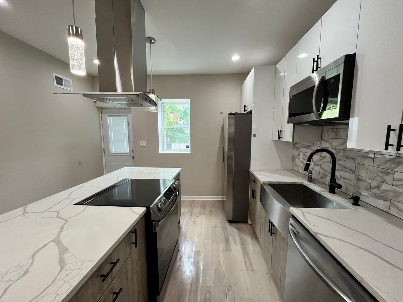 1416 N Dover St - Photo 3 of 34