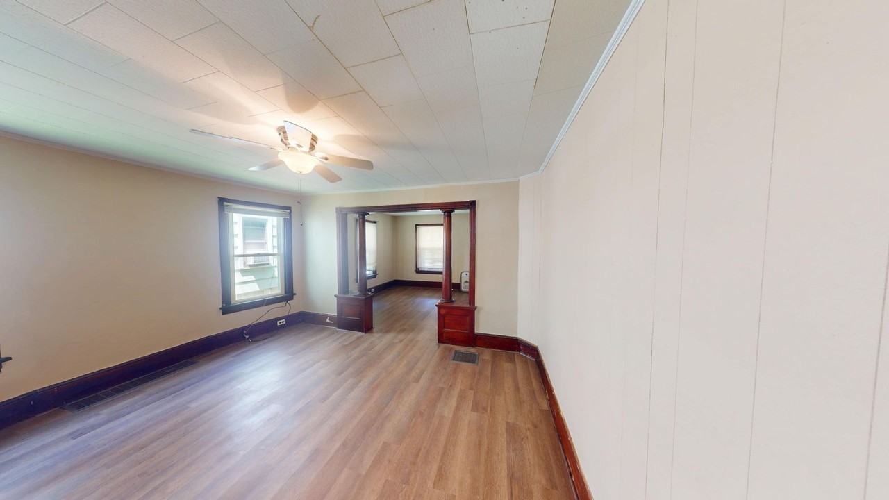 2609 Grand St - Photo 3 of 12