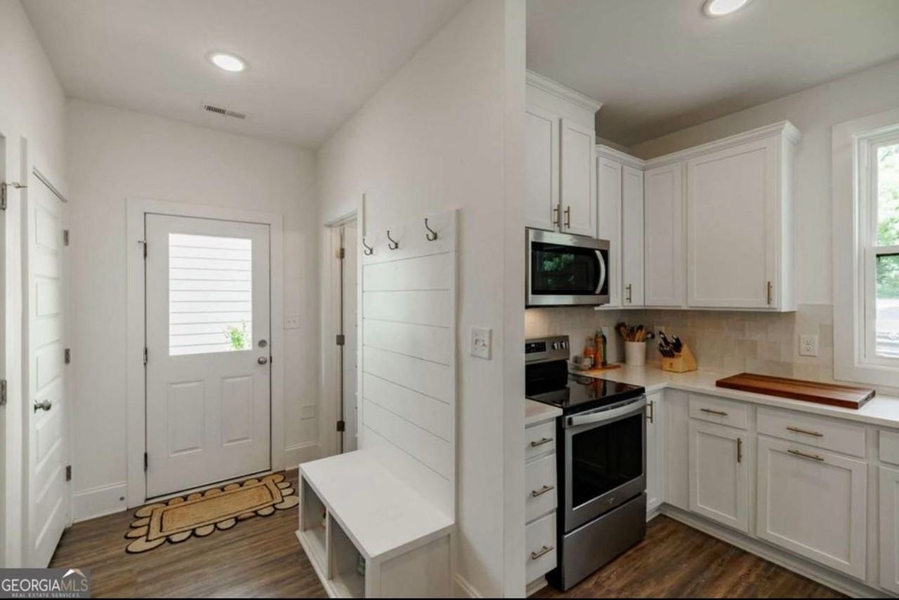 230 Lake St - Photo 3 of 40