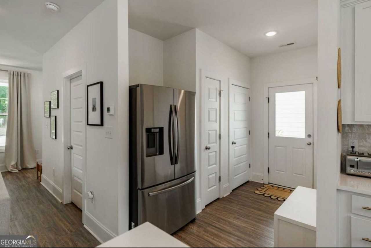 230 Lake St - Photo 4 of 40