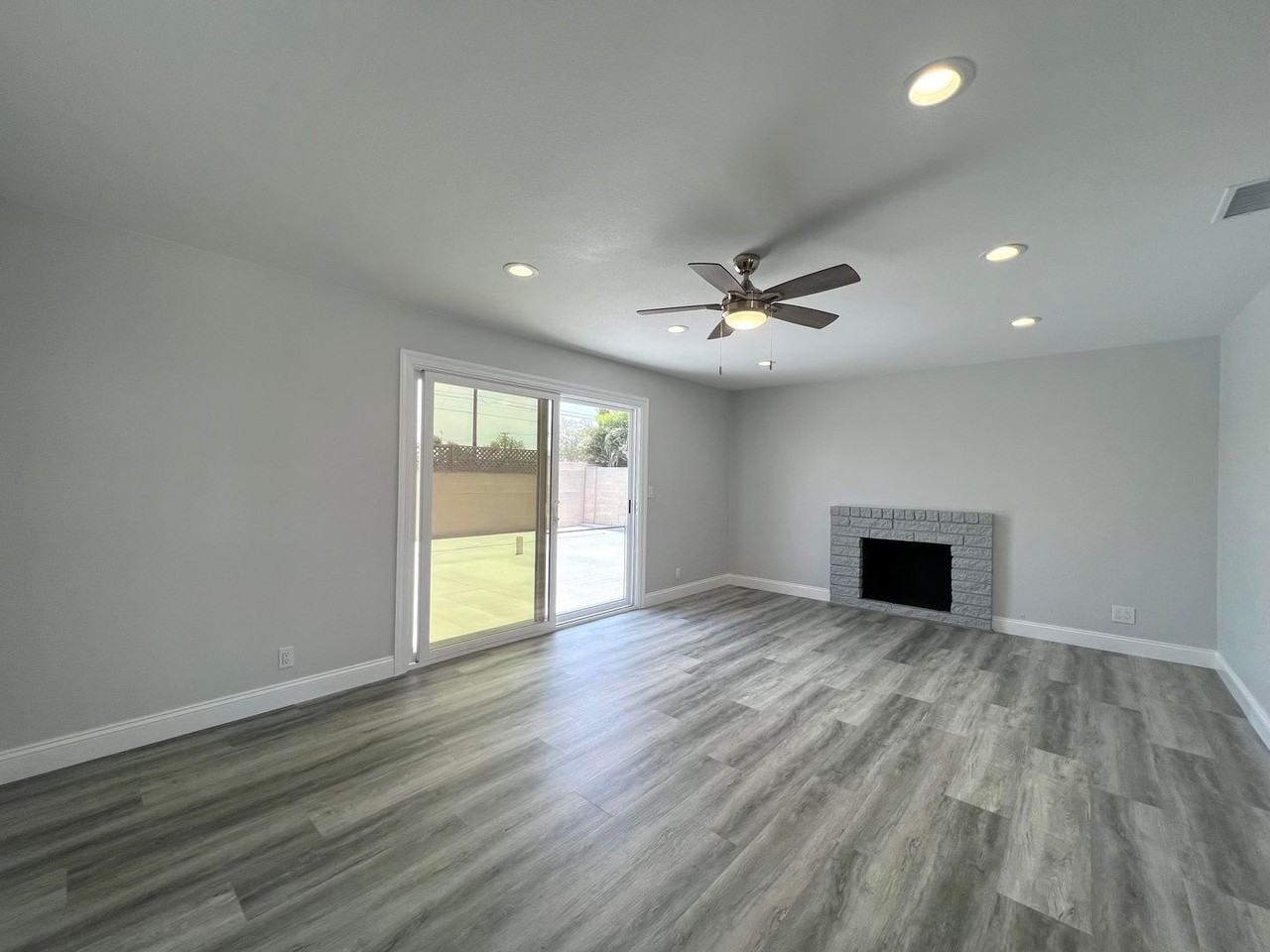 12202 Sapphire St - Photo 3 of 23