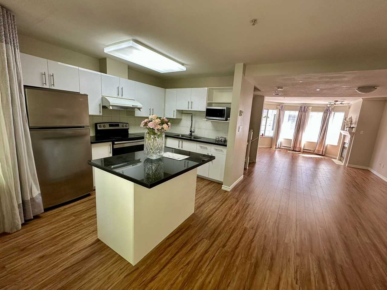 8711 Jones Rd - Photo 3 of 18