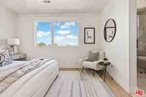 featured image of 3220 S Barrington Ave