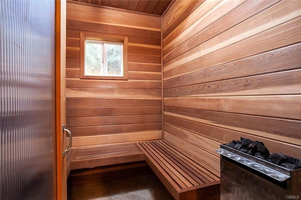 1584 Riverside Pl - Photo 3 of 8