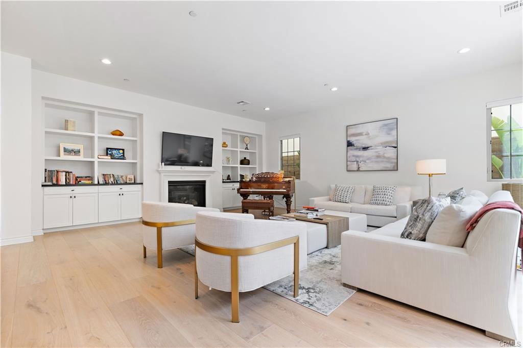 66 Poncho - Photo 7 of 8