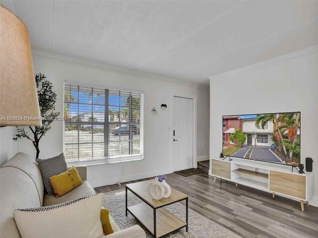 3603 Townhouse Court - Photo 4 of 26