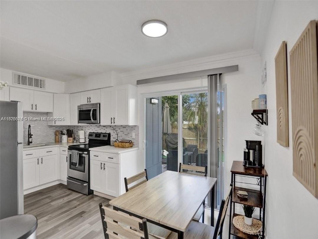 3603 Townhouse Court - Photo 7 of 26