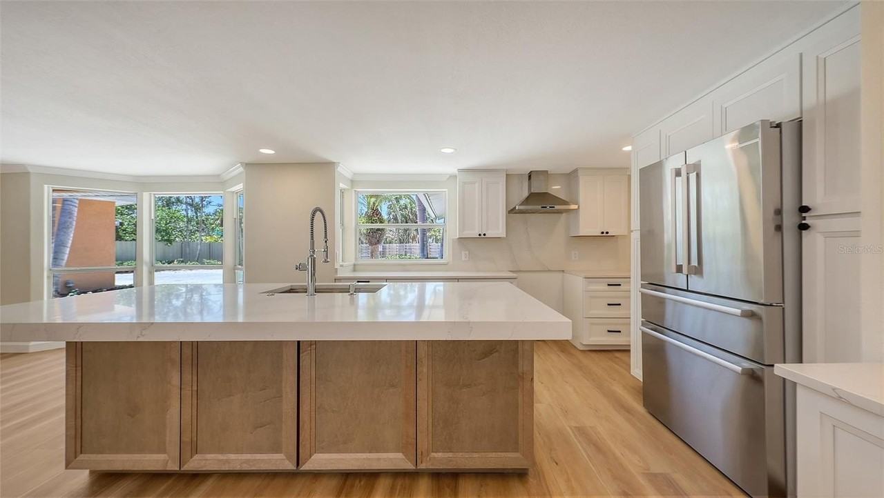 1203 Lyric Ln - Photo 5 of 39