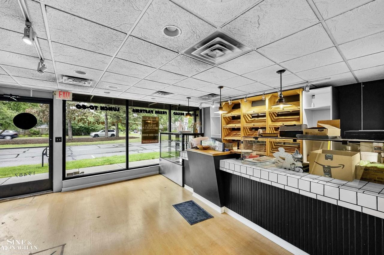 19487 Mack Ave - Photo 3 of 20