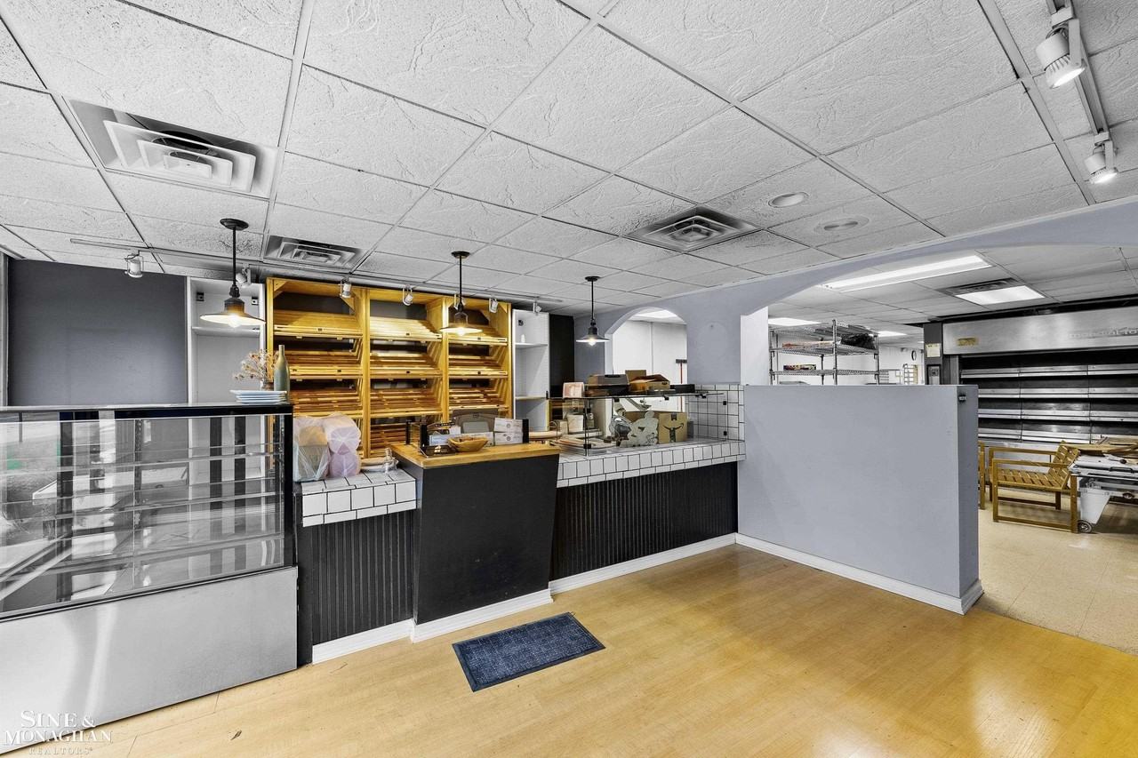 19487 Mack Ave - Photo 4 of 20