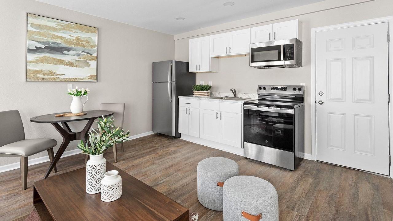 W 39th St - Photo 4 of 6