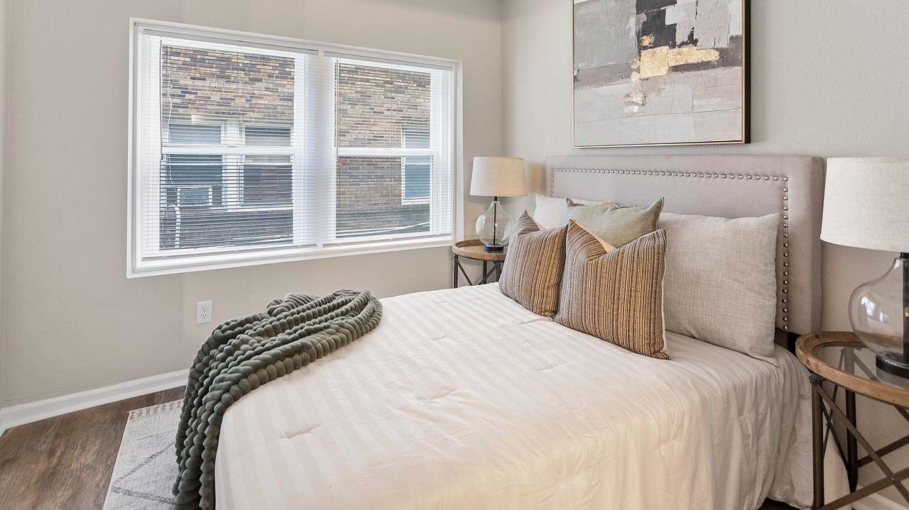 W 39th St - Photo 5 of 6