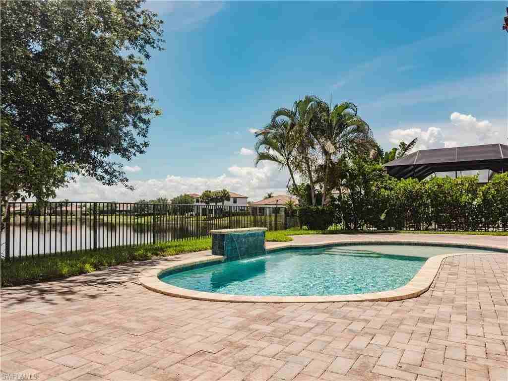 5169 Roma St - Photo 5 of 48