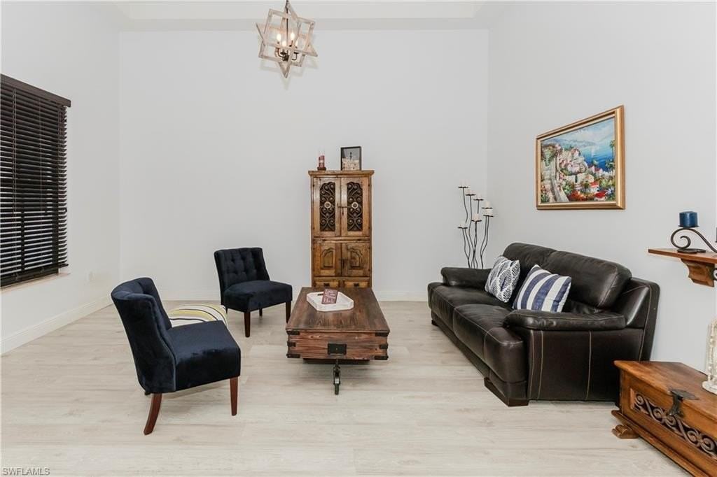 5169 Roma St - Photo 7 of 48