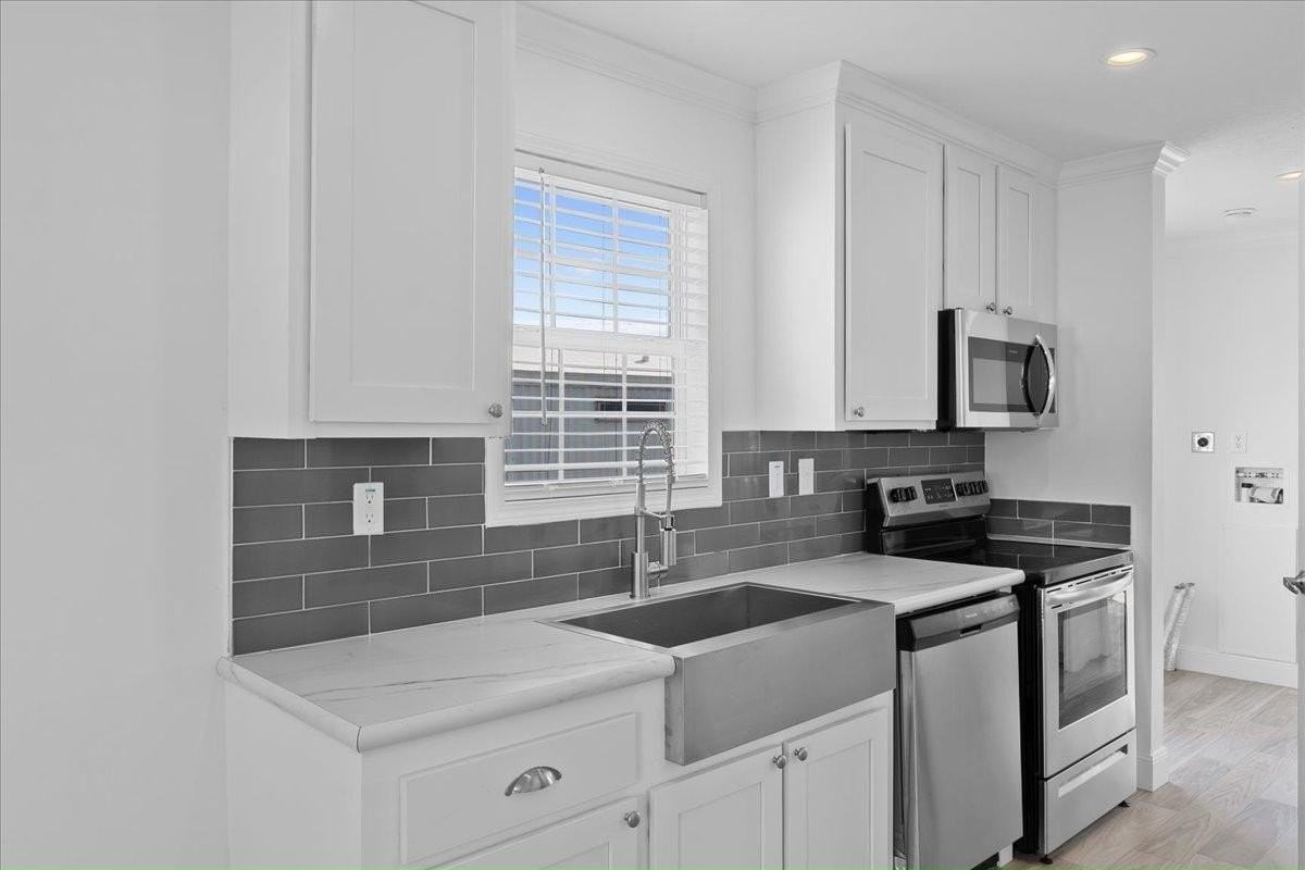 34 Betty Dr #17 - Photo 5 of 19