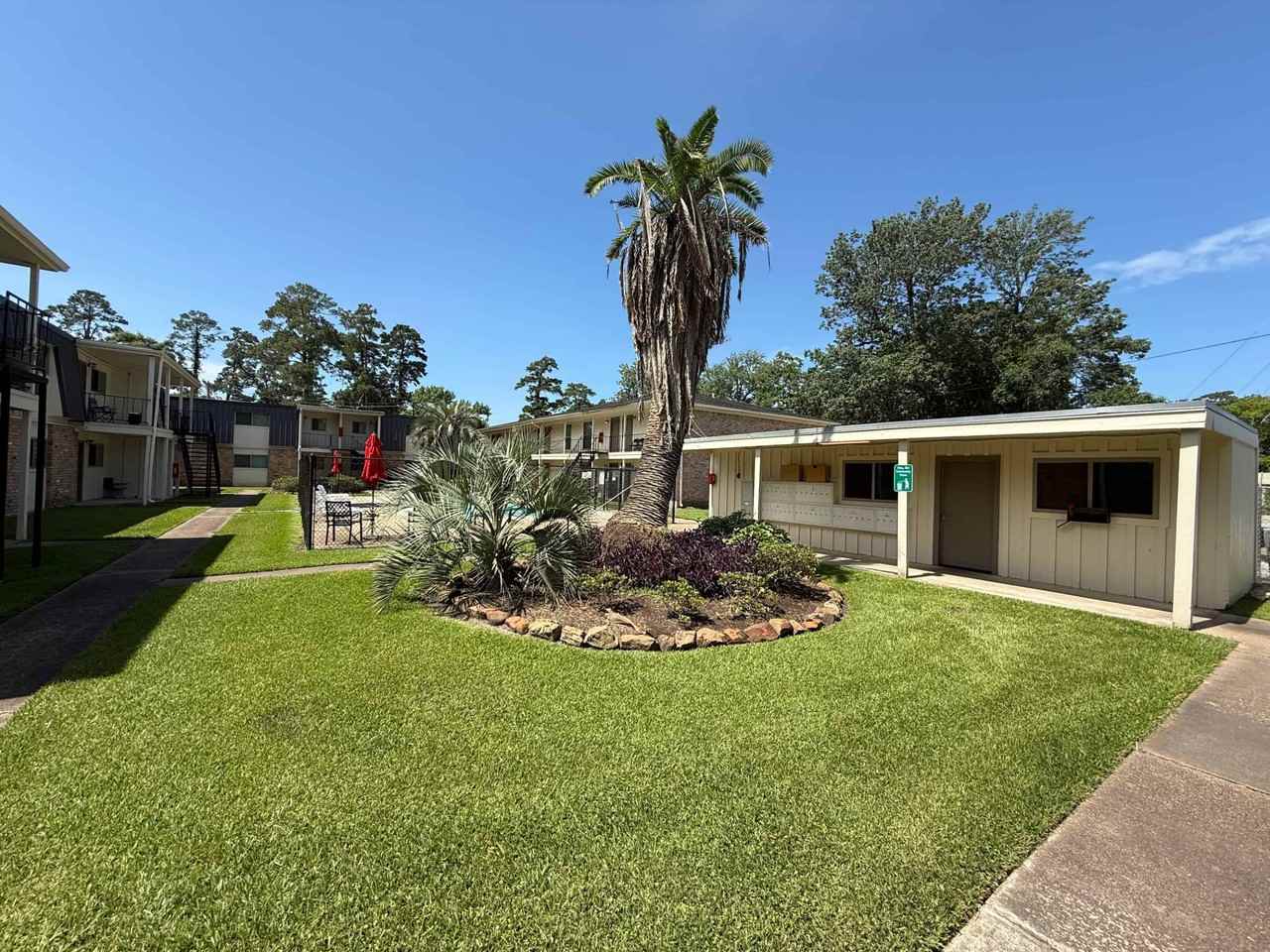 Hyde Park West Apartments - Photo 6 of 8