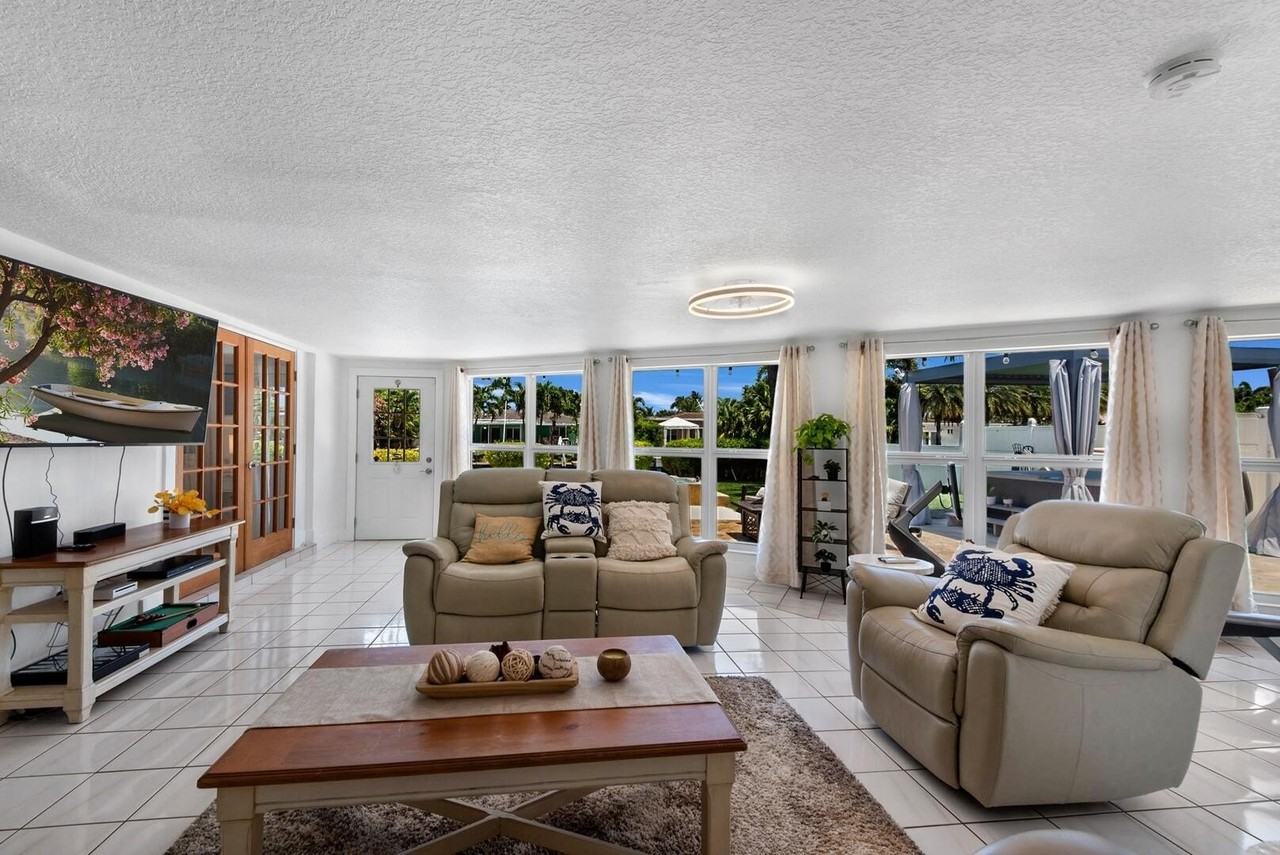 220 Southeast 2nd Avenue - Photo 7 of 43