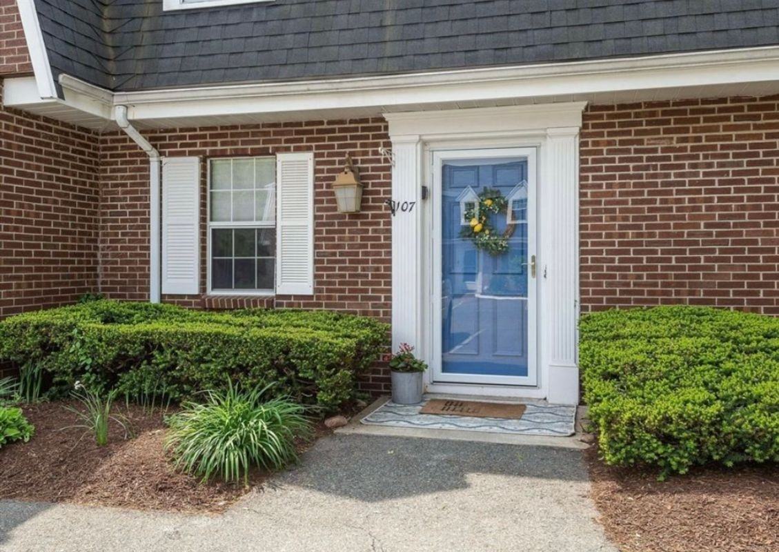 107 Erin Rd - Photo 2 of 24