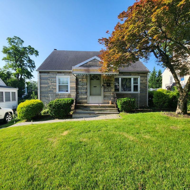 118 Johnson Ave - Photo 2 of 12