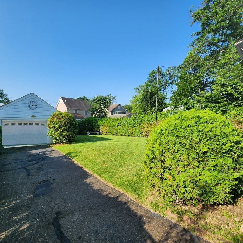 118 Johnson Ave - Photo 3 of 12