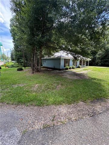22328 Andrews St - Photo 2 of 10