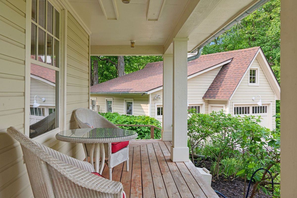 20390 Linwood Rd - Photo 2 of 50