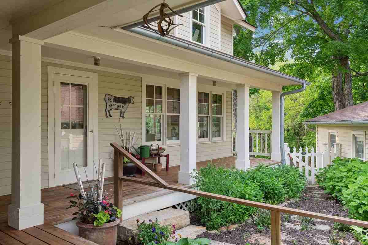 20390 Linwood Rd - Photo 3 of 50