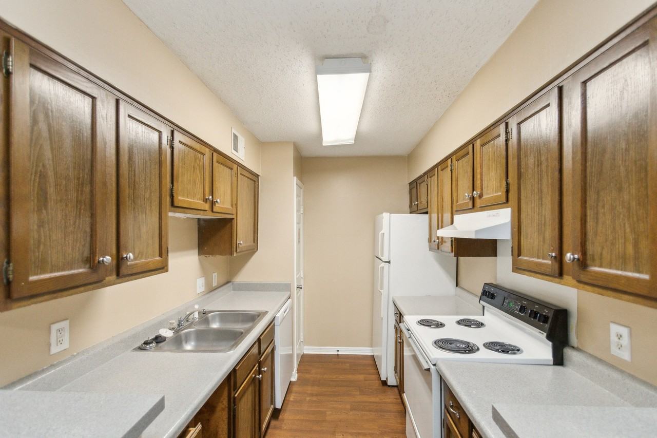 Hampton House - Photo 6 of 15