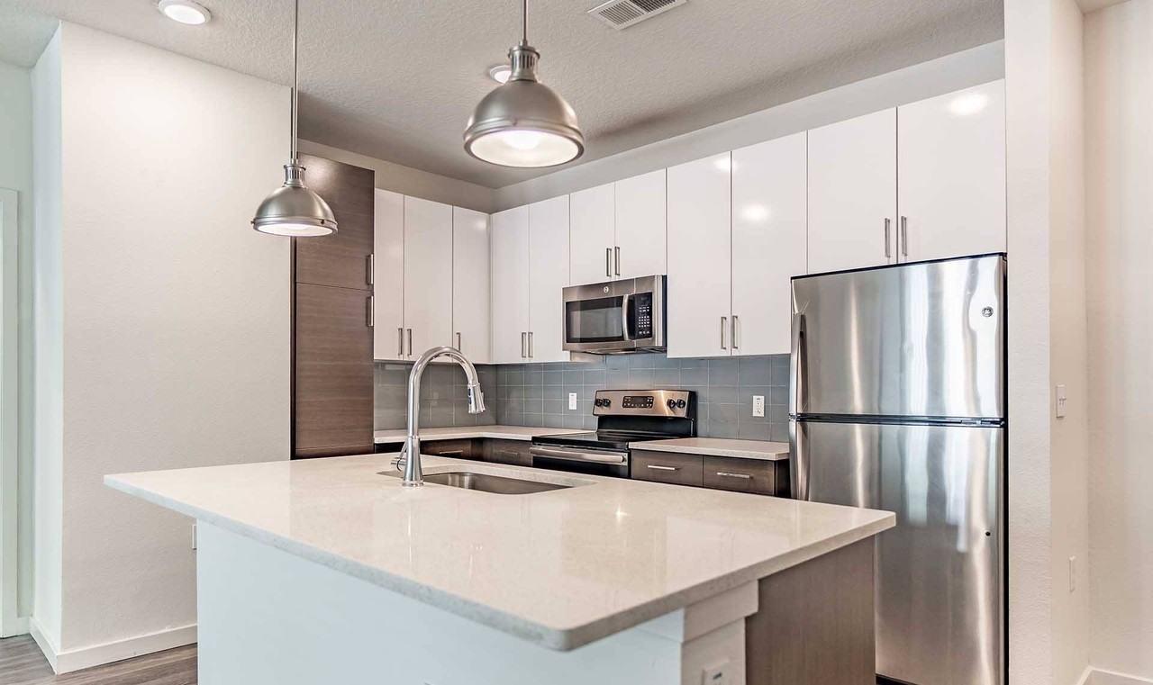 Havana Square Apartments - Photo 2 of 40