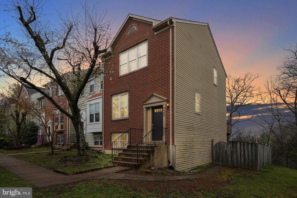 7306 Saint Johns Ct - Photo 2 of 23