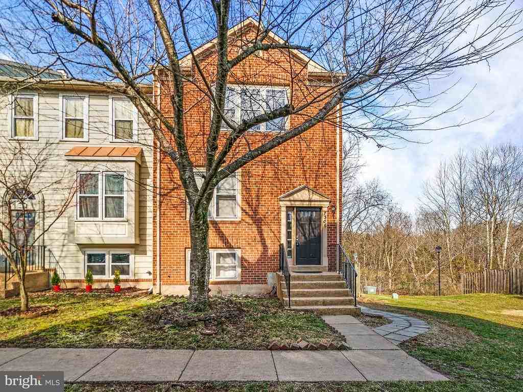 7306 Saint Johns Ct - Photo 3 of 23