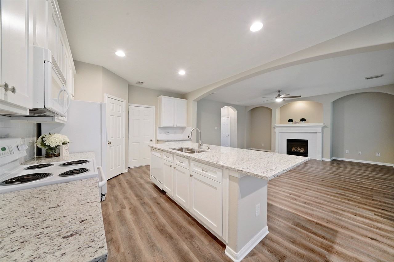 130 W Burberry Cir - Photo 7 of 39