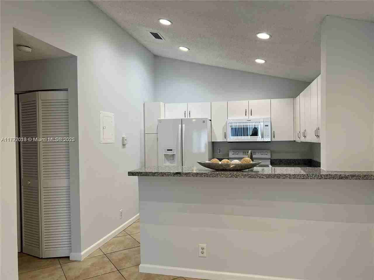 151 Sw 95th Ter ##202 - Photo 2 of 23