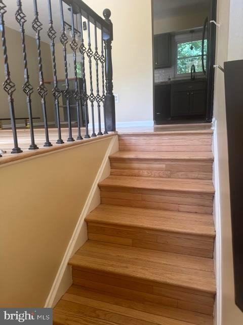 704 Candle Ridge Ct - Photo 2 of 20