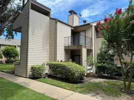 featured image of 7128 N Holiday Dr