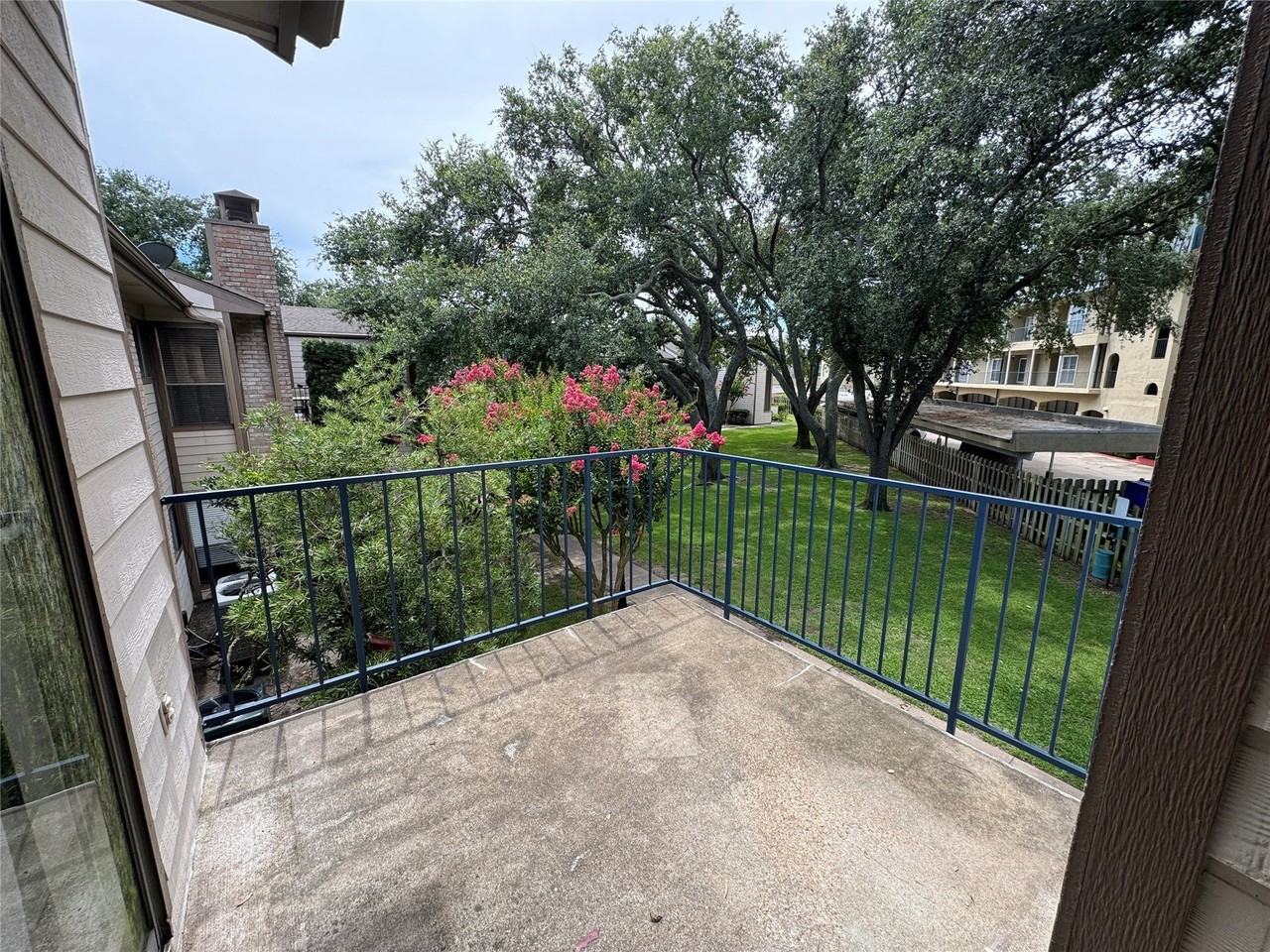 7128 N Holiday Dr - Photo 2 of 16